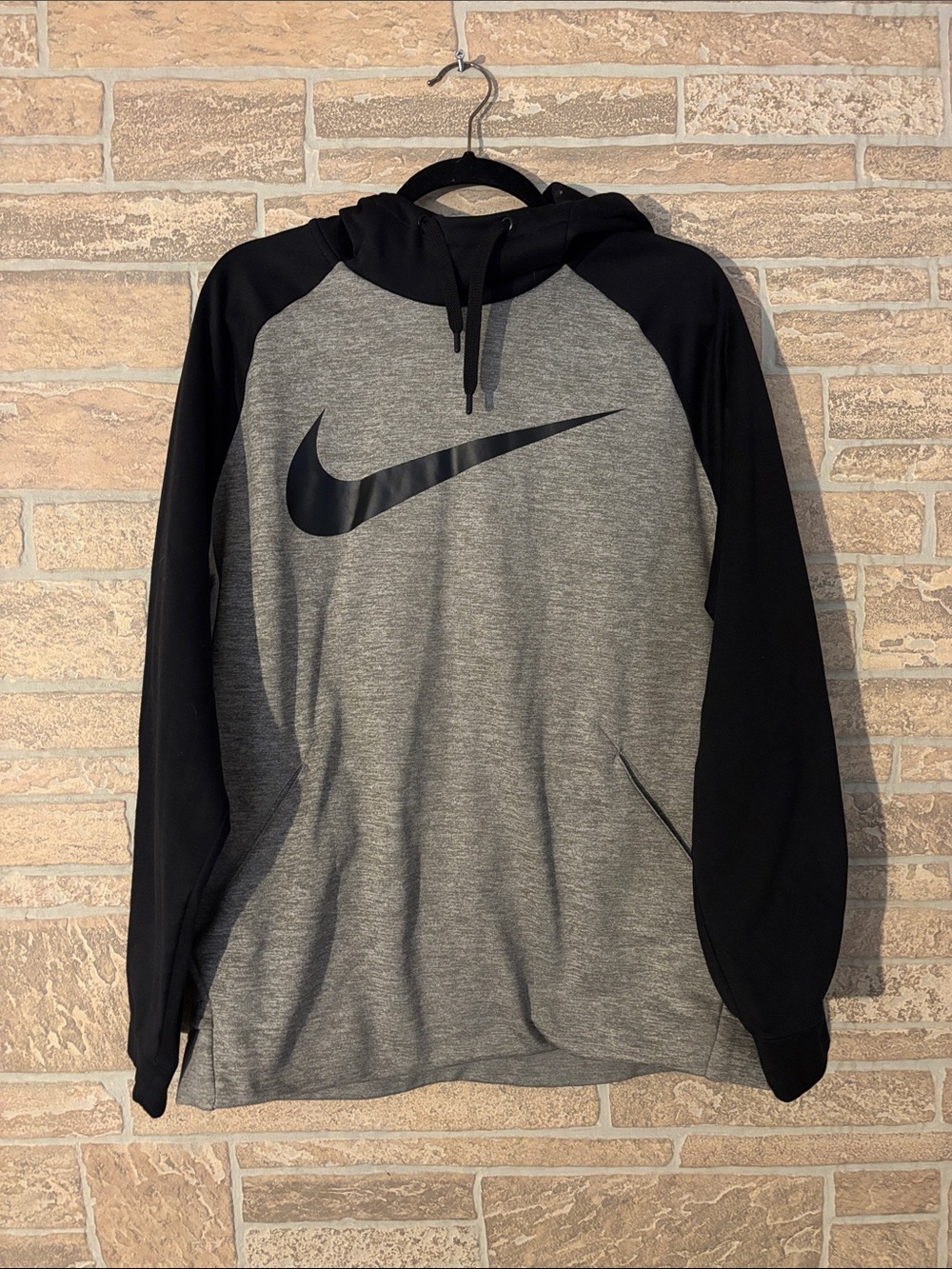 Men’s XL Nike Dryfit Gray and Black Swoosh Pullover Hoodie